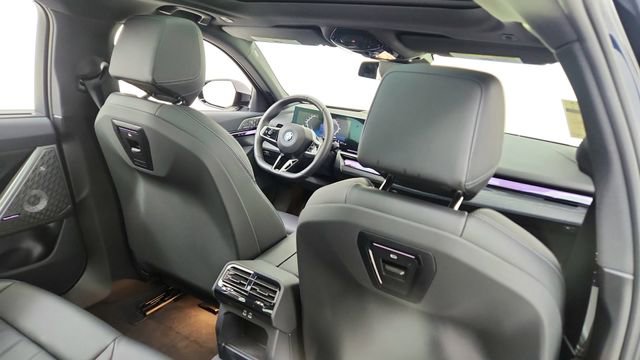 Used 2026 BMW 550e xDrive image 28