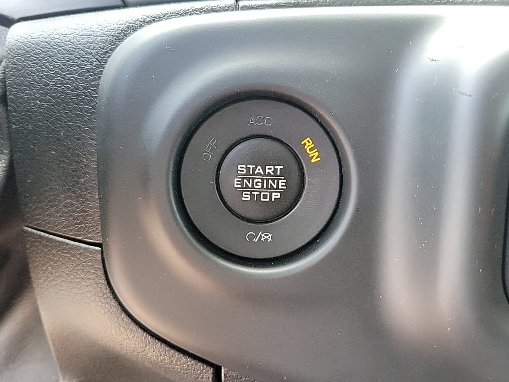 Used 2018 Jeep Wrangler Unlimited Sahara AWD/4WD image 24