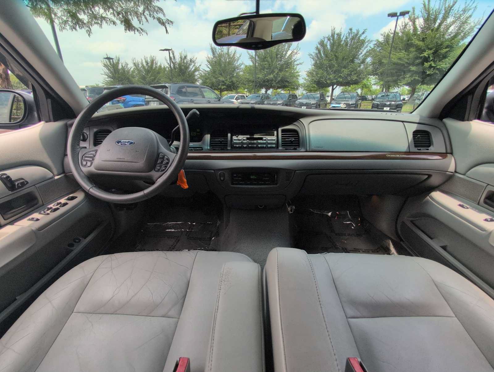 Used 2003 Ford Crown Victoria LX RWD image 15