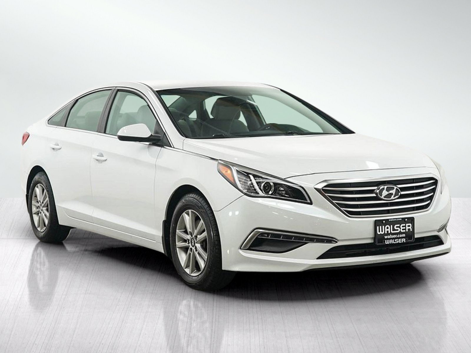 Used 2015 Hyundai Sonata SE w/ Option Group 09 FWD image 7
