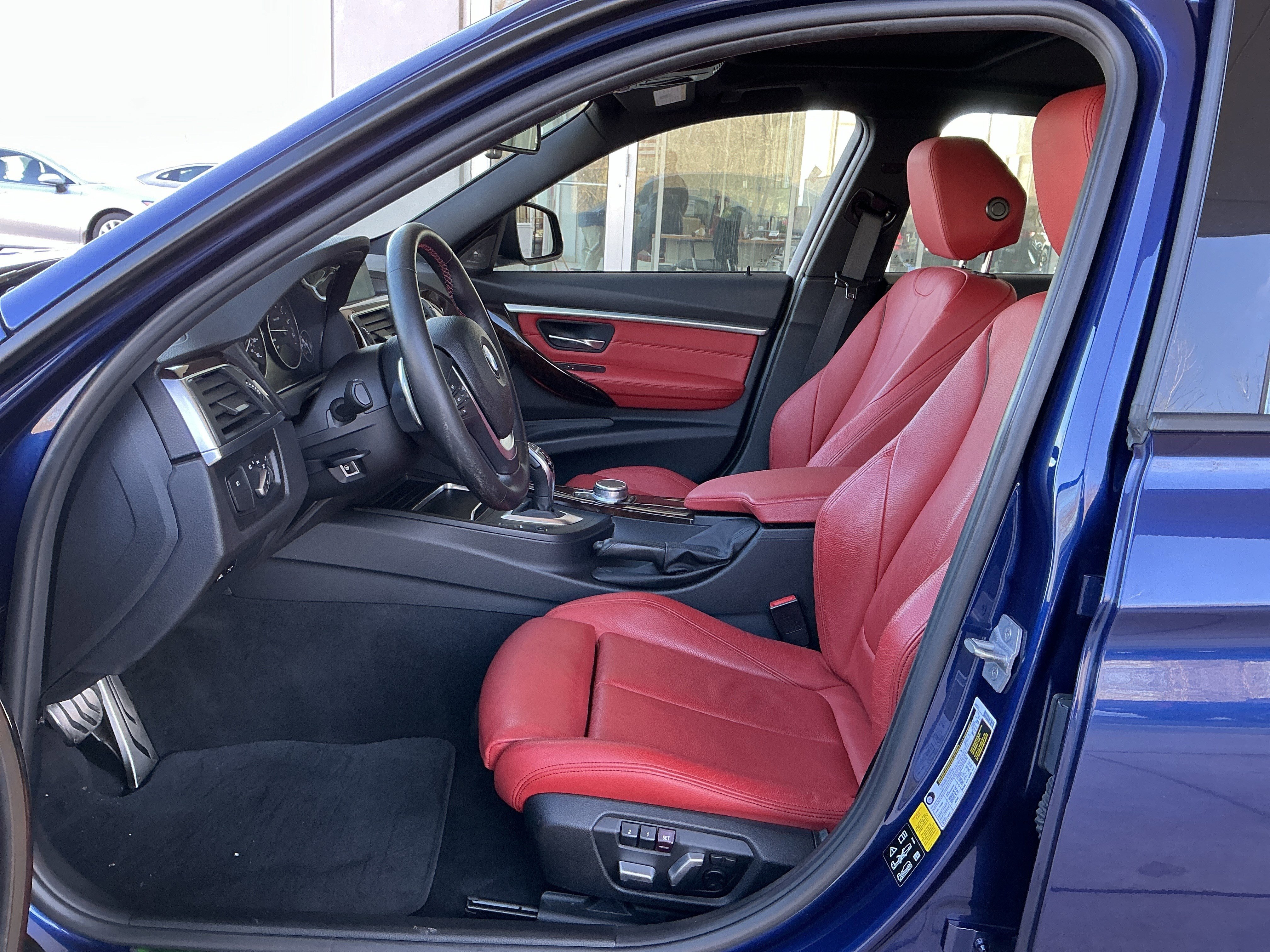 Used 2018 BMW 330i xDrive Sedan w/ Premium Package image 7