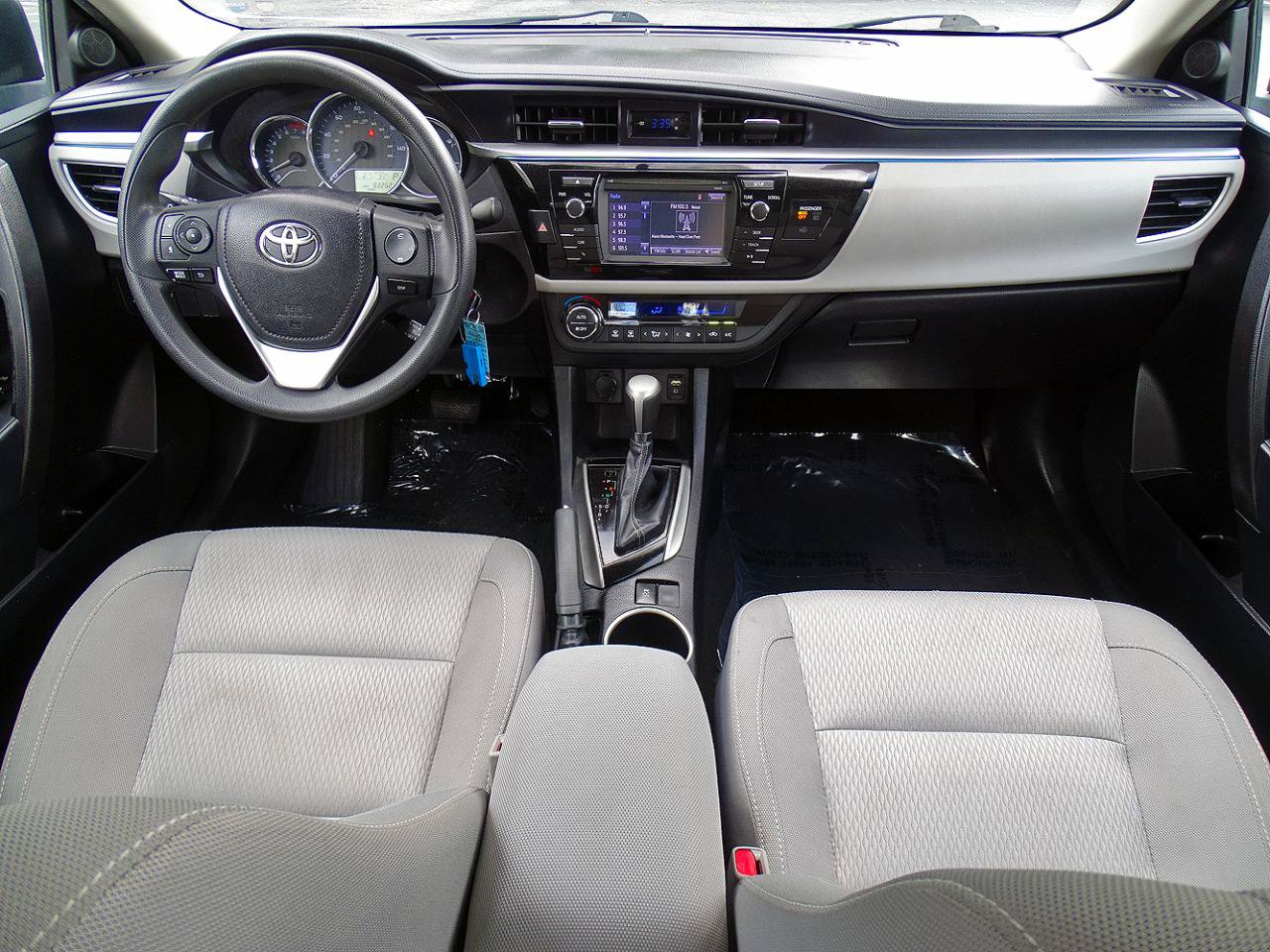 Used 2014 Toyota Corolla LE FWD image 31