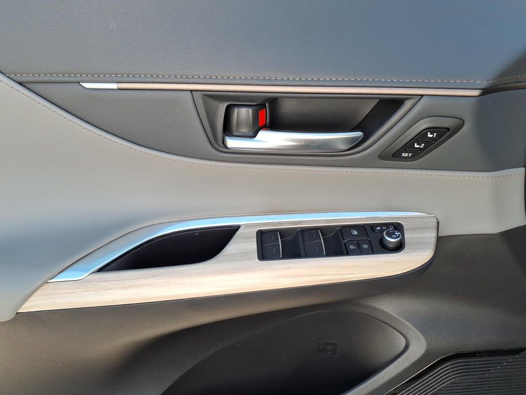 Used 2021 Toyota Venza XLE w/ Carpet Mat Package (TMS) AWD/4WD image 15