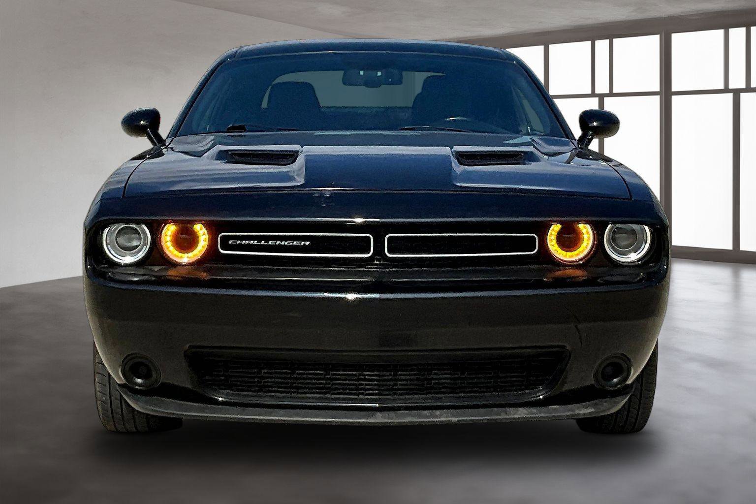 Used 2016 Dodge Challenger SXT image 4