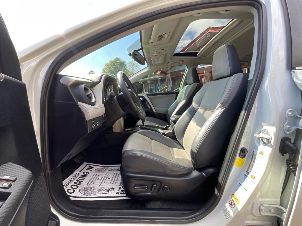 Used 2015 Toyota RAV4 Limited image 14