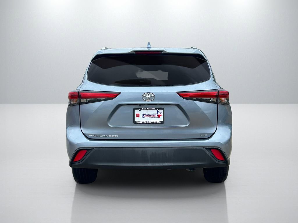 Used 2020 Toyota Highlander XLE FWD image 6