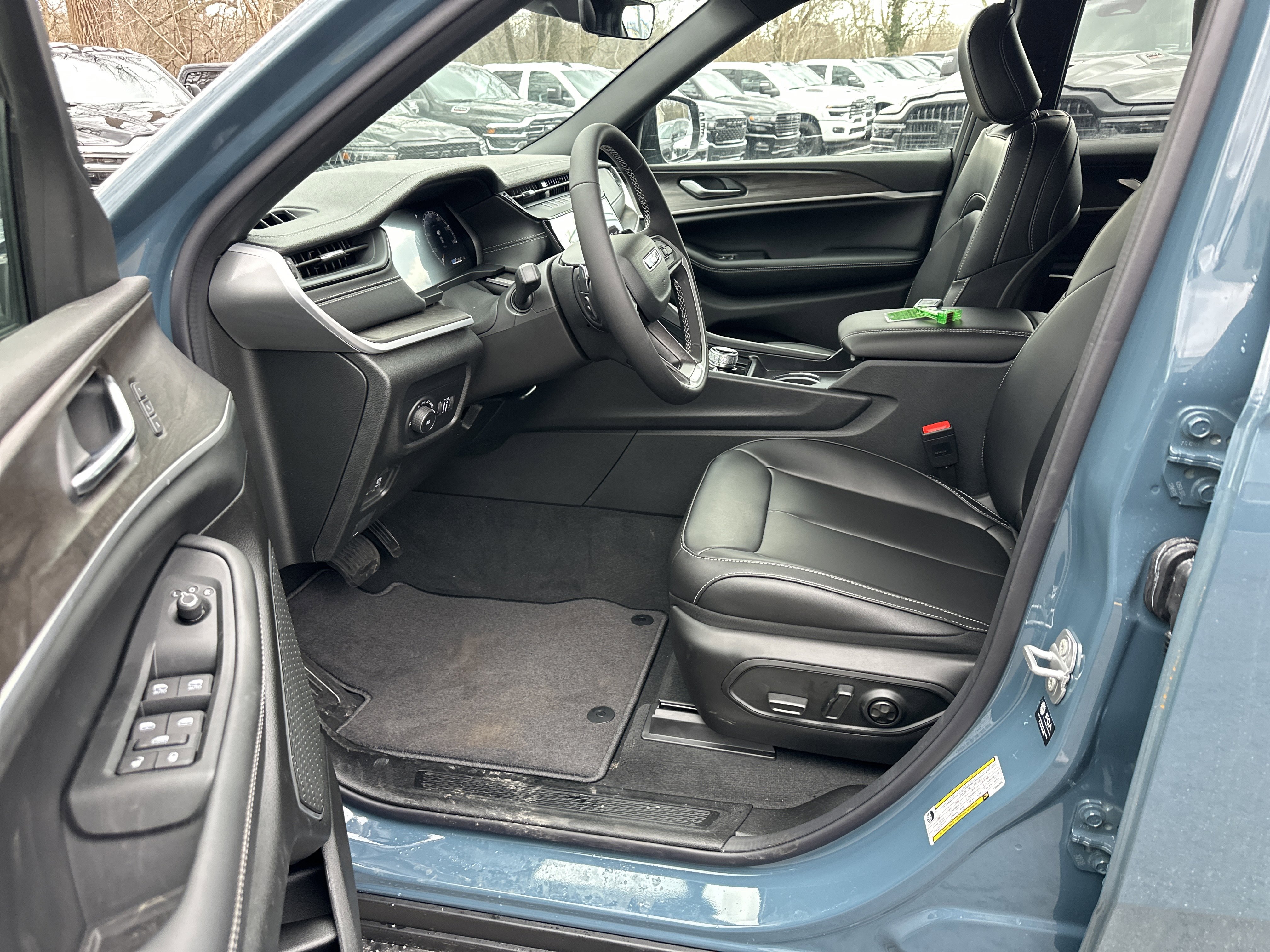 New 2026 Jeep Grand Cherokee L Limited w/ Limited Altitude Package AWD/4WD image 28