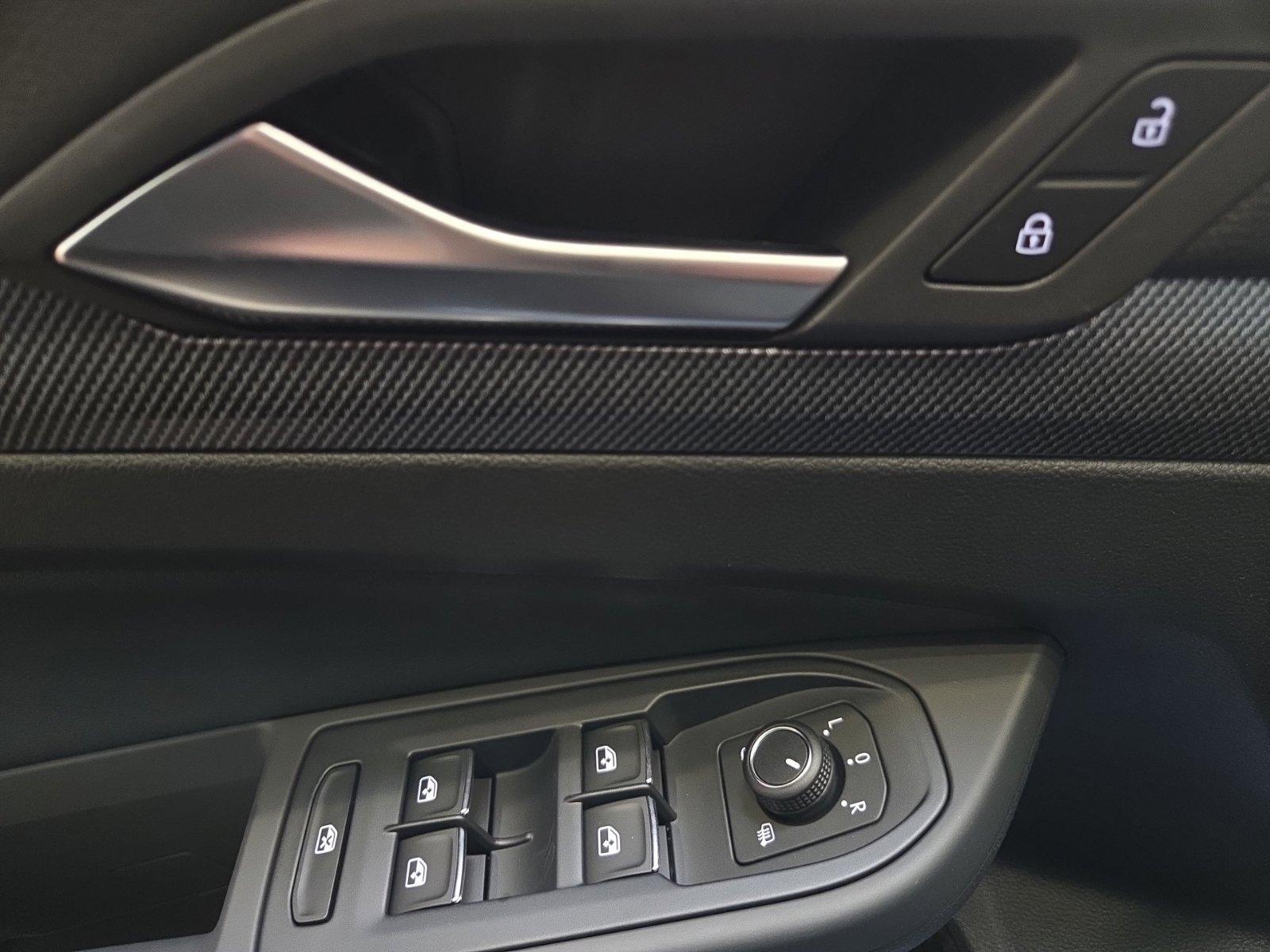 New 2026 Volkswagen GTI SE FWD image 21