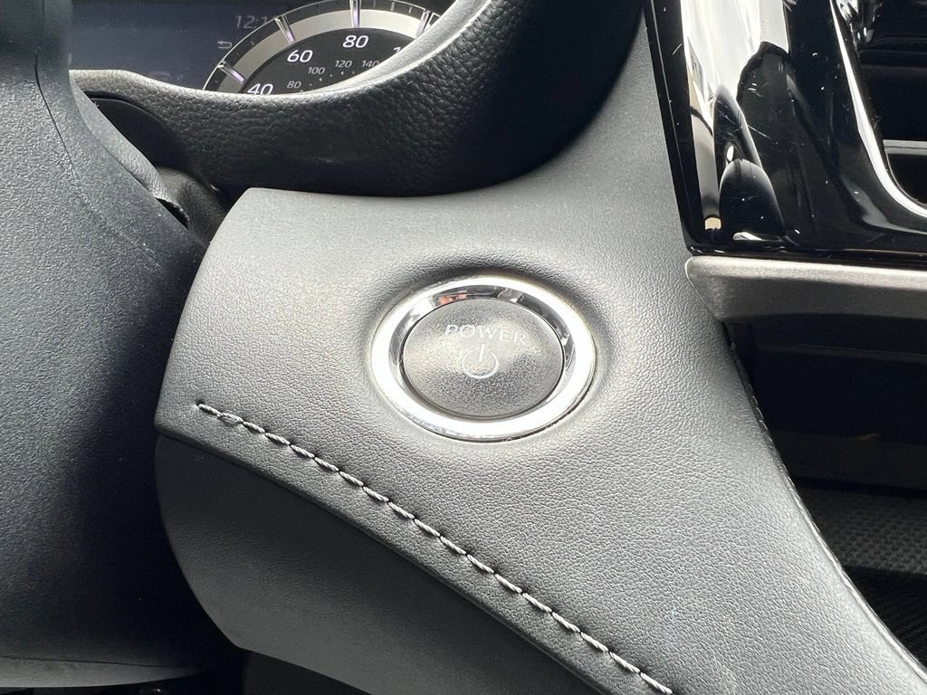 Used 2023 Toyota Highlander LE AWD/4WD image 28