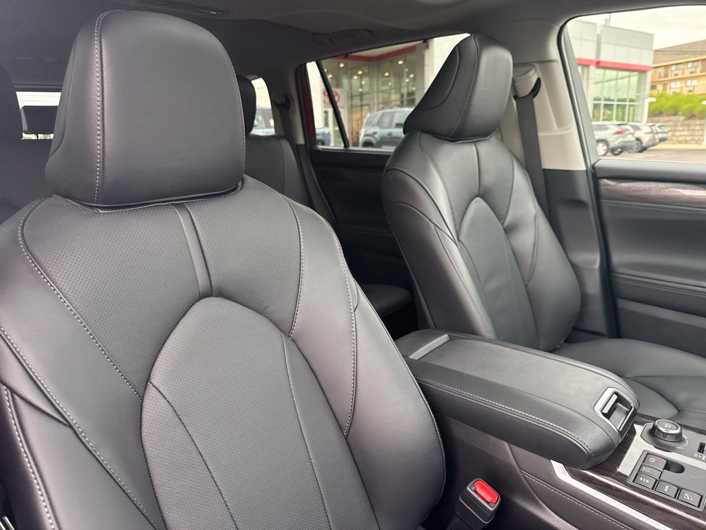 New 2026 Toyota Highlander Limited AWD/4WD image 9