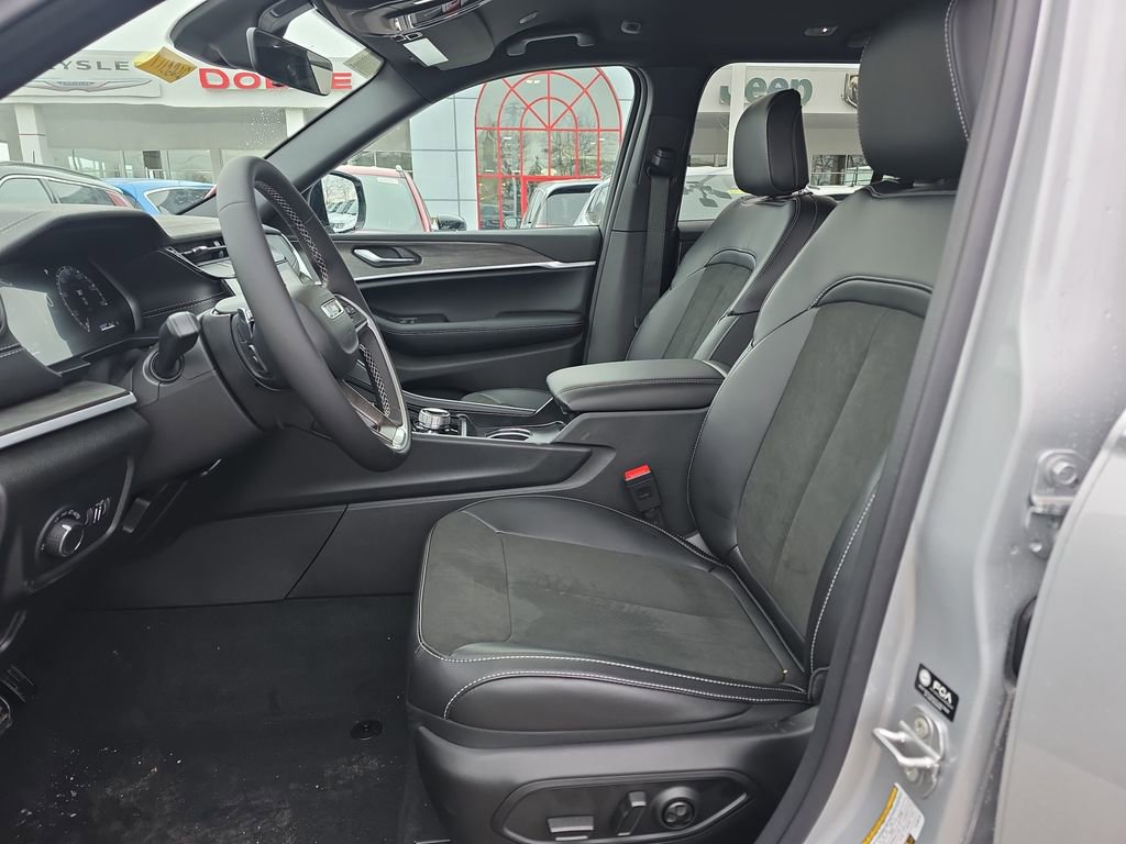 New 2026 Jeep Grand Cherokee Laredo image 8