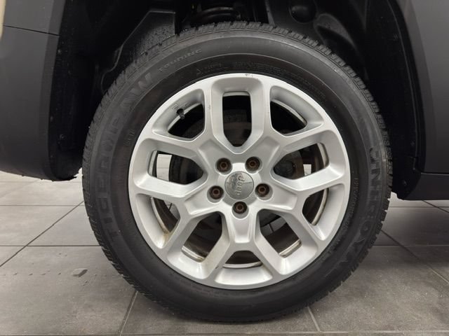 Used 2015 Jeep Renegade Latitude w/ Trailer Tow Group AWD/4WD image 26