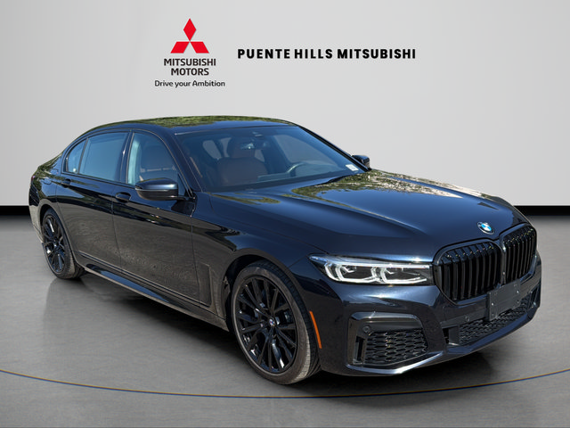Used 2022 BMW 740i w/ M Sport Package RWD image 3