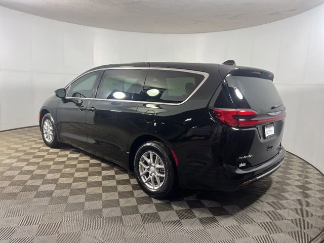 New 2026 Chrysler Pacifica Select FWD image 4