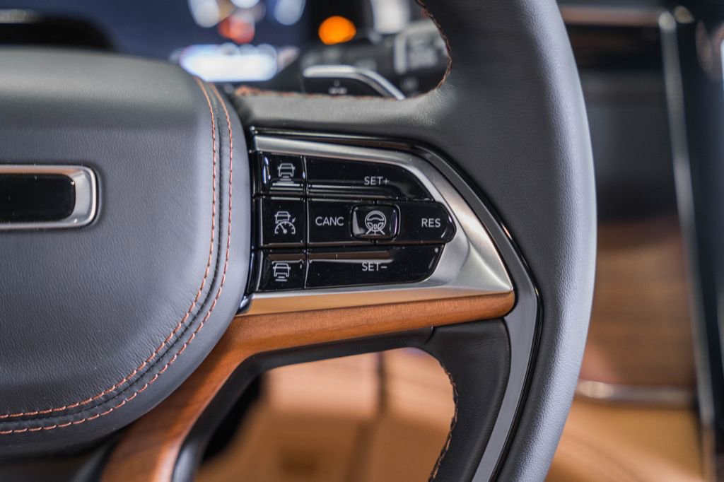 New 2025 Jeep Grand Cherokee Summit image 30