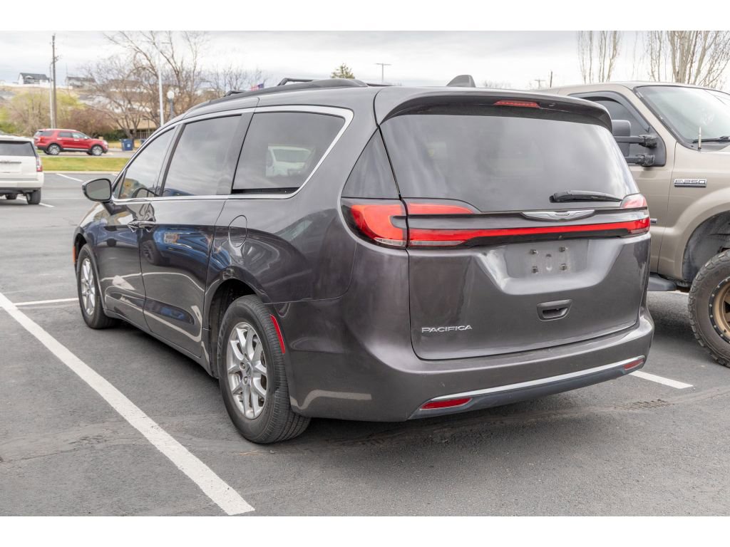 Used 2022 Chrysler Pacifica Touring-L image 2