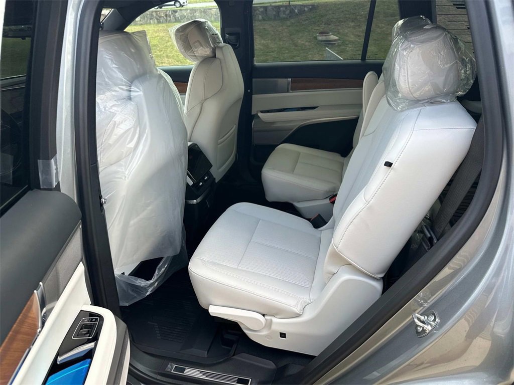 New 2026 Cadillac Vistiq Sport w/ LPO, Floor Liner Package image 9