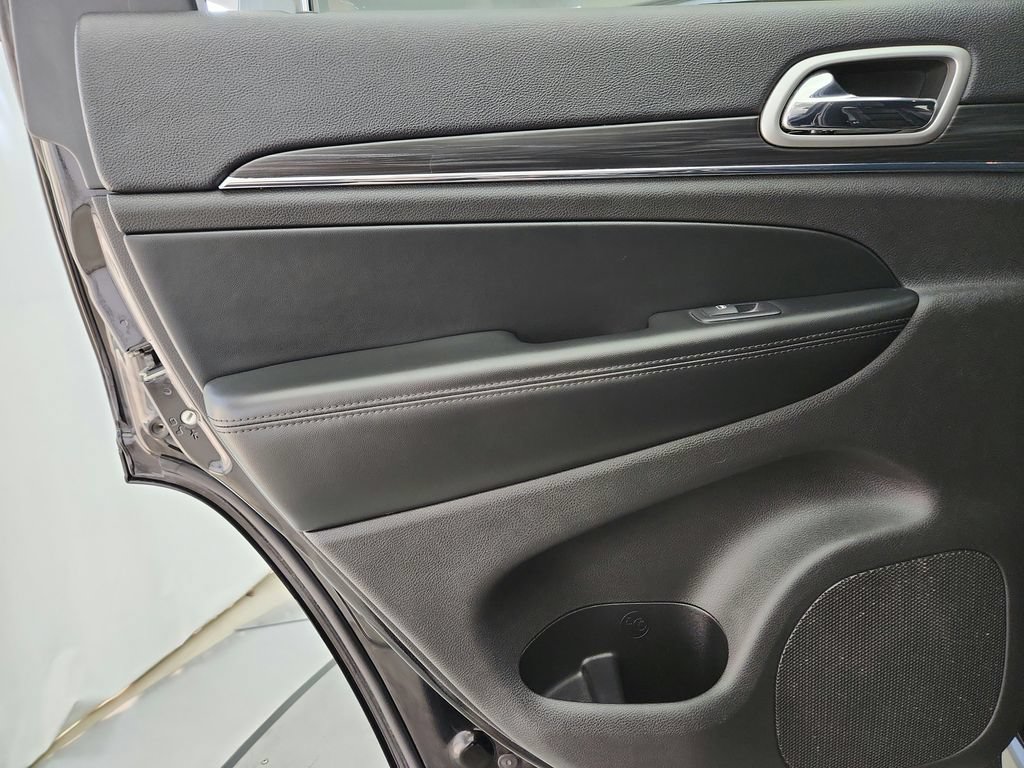 Used 2019 Jeep Grand Cherokee Limited AWD/4WD image 30
