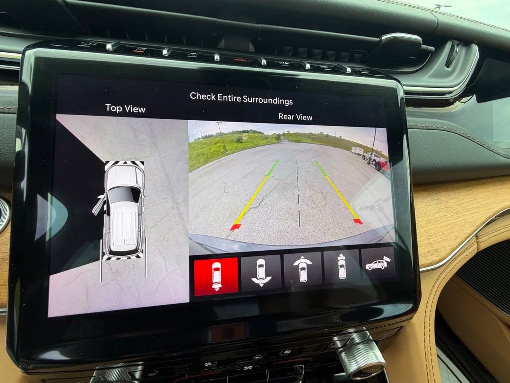 Used 2023 Jeep Grand Cherokee Summit AWD/4WD image 30