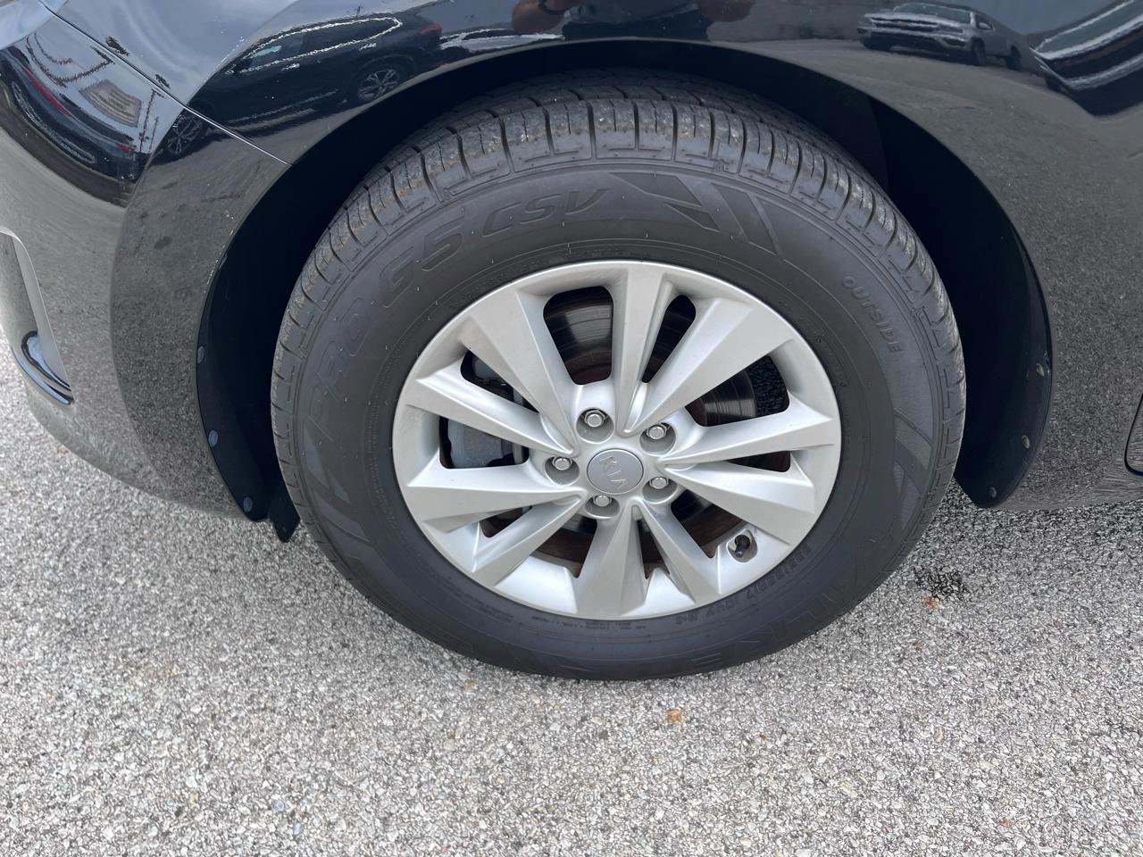 Used 2016 Kia Sedona LX w/ Option Group 020 FWD image 9