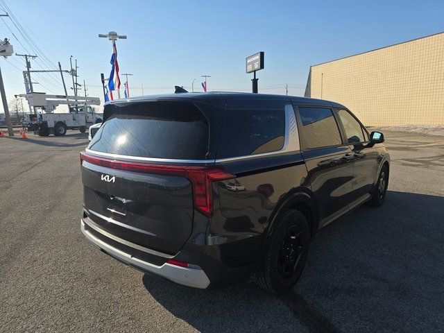 Used 2025 Kia Carnival image 5