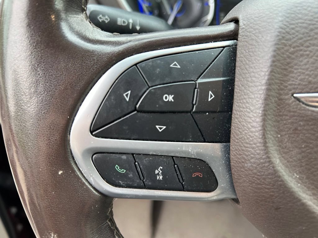 Used 2019 Chrysler Pacifica Touring-L FWD image 22