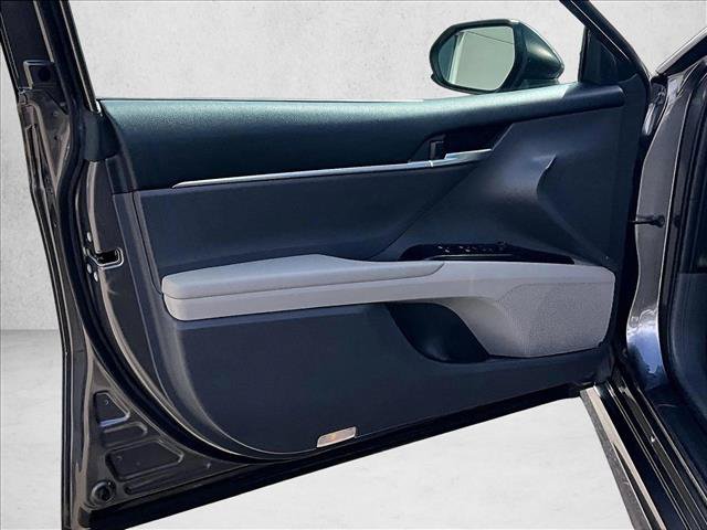 Used 2018 Toyota Camry SE FWD image 17