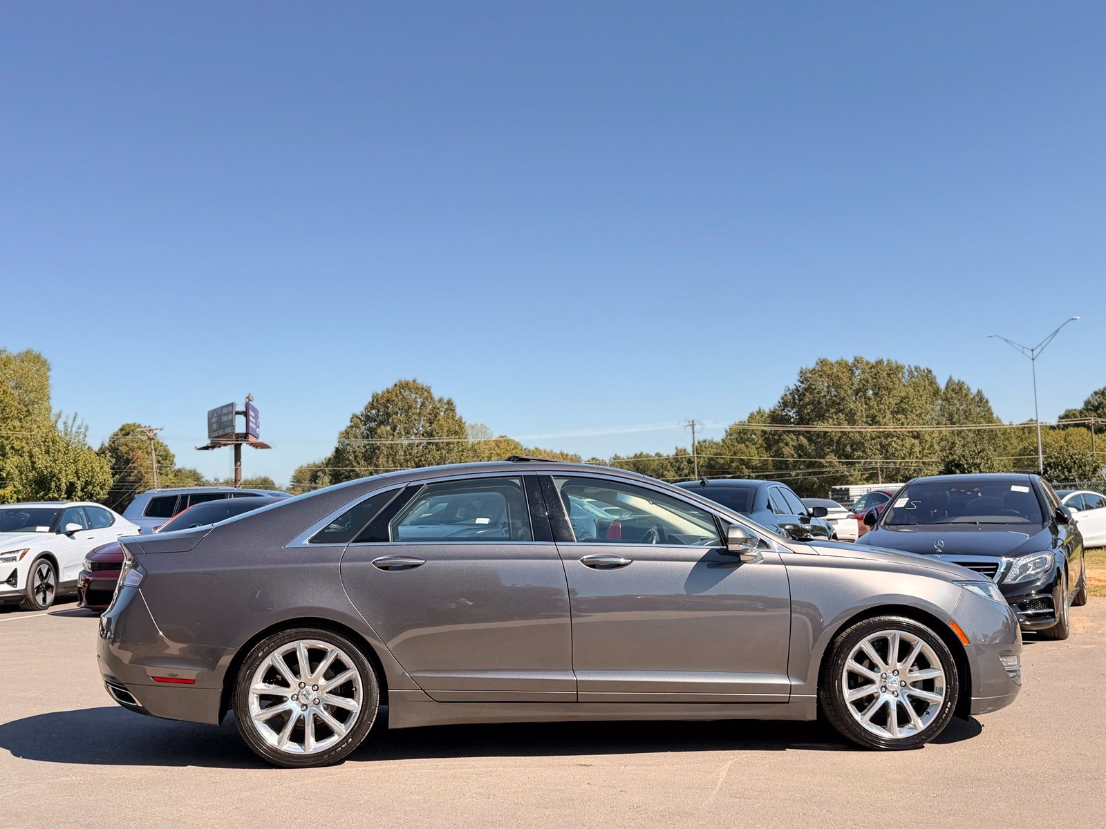 Used 2016 Lincoln MKZ Hybrid w/ Equipment Group 600A Reserve FWD image 8