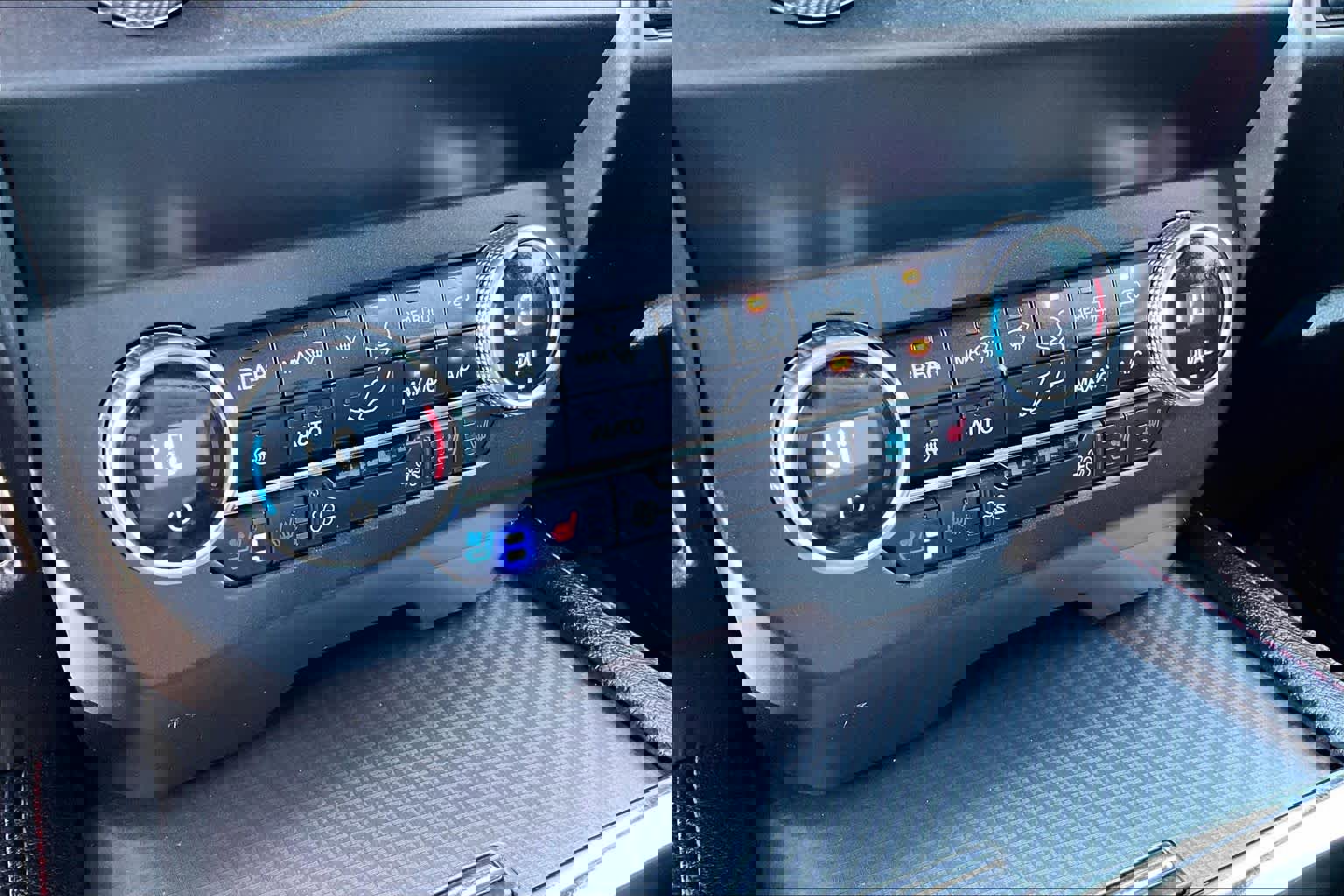 Used 2021 Ford Expedition Limited image 31