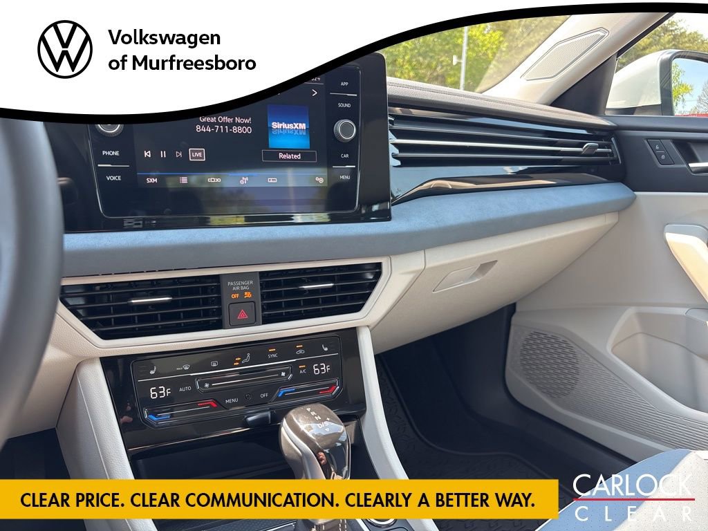 Used 2025 Volkswagen Jetta SE w/ Sunroof Package image 21