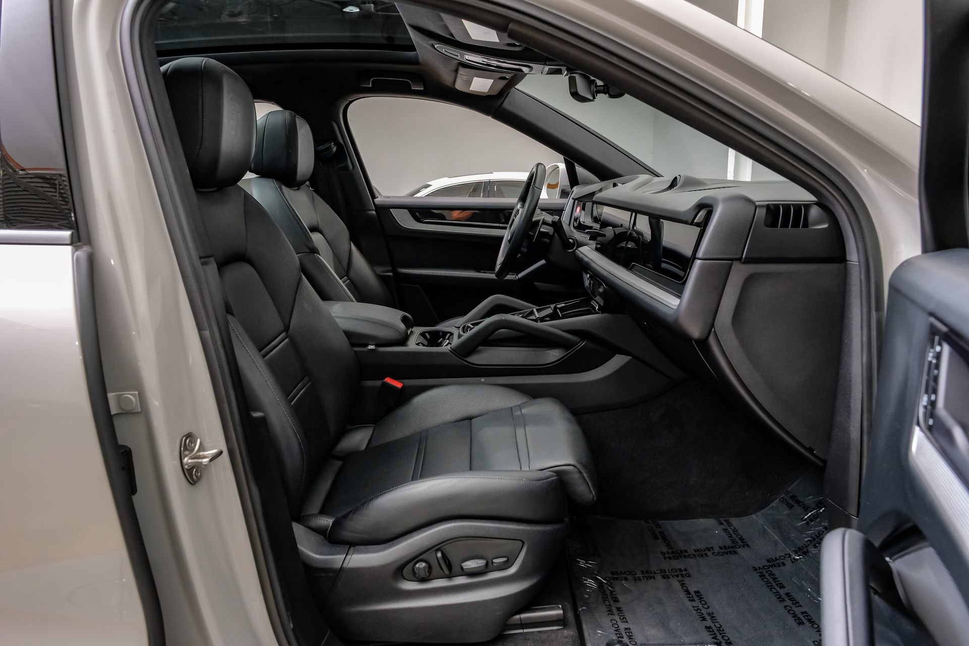 Used 2024 Porsche Cayenne Coupe image 36