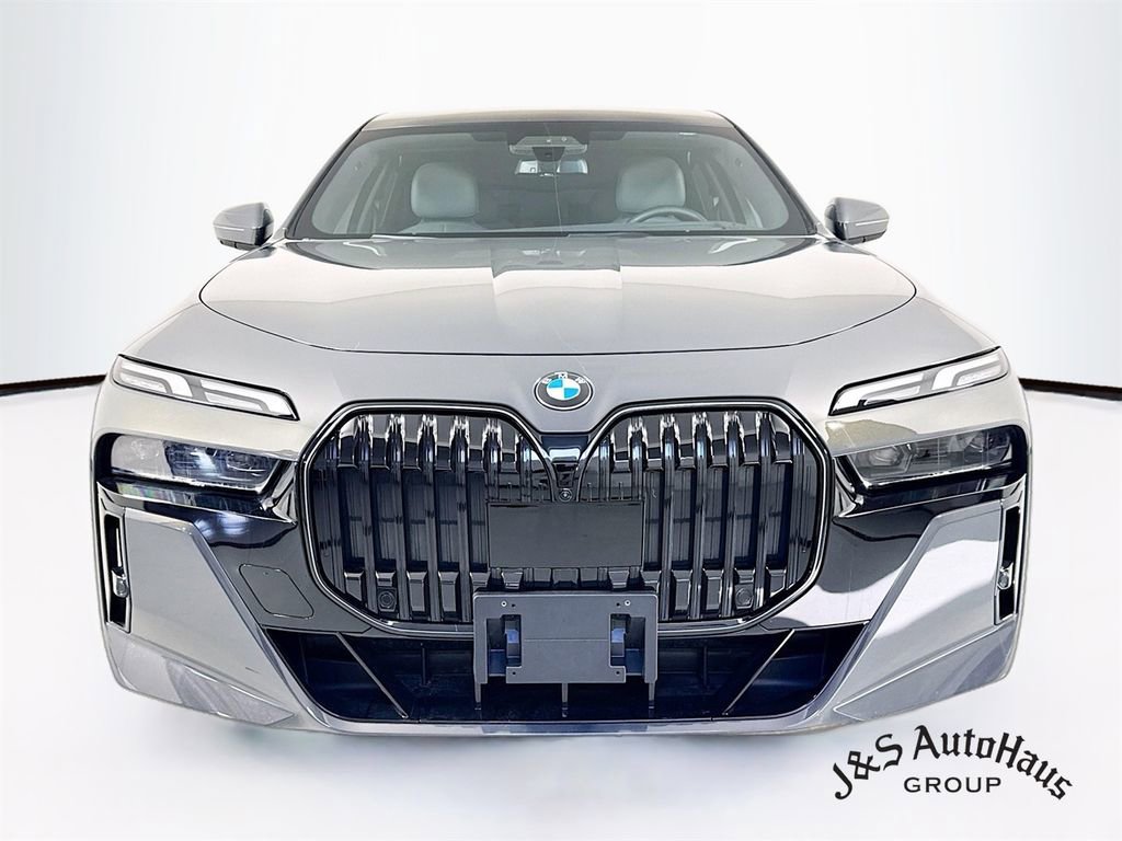 Used 2024 BMW 760i xDrive w/ Luxury Rear Seating Package AWD/4WD image 2