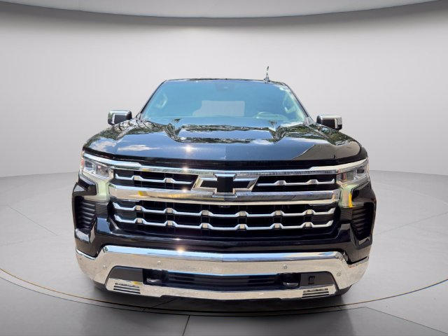 Used 2022 Chevrolet Silverado 1500 LTZ w/ LTZ Premium Package AWD/4WD image 3