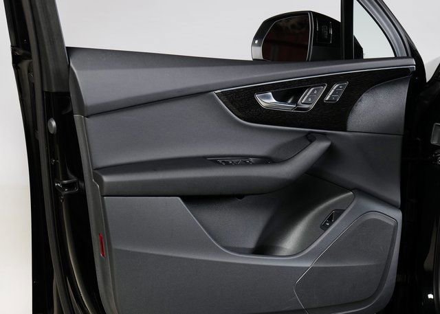 Certified 2025 Audi Q7 3.0T Premium w/ Convenience Package image 27