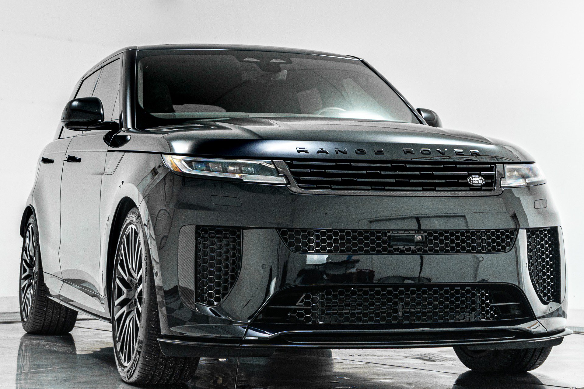 Used 2025 Land Rover Range Rover Sport SV Edition Two AWD/4WD image 3