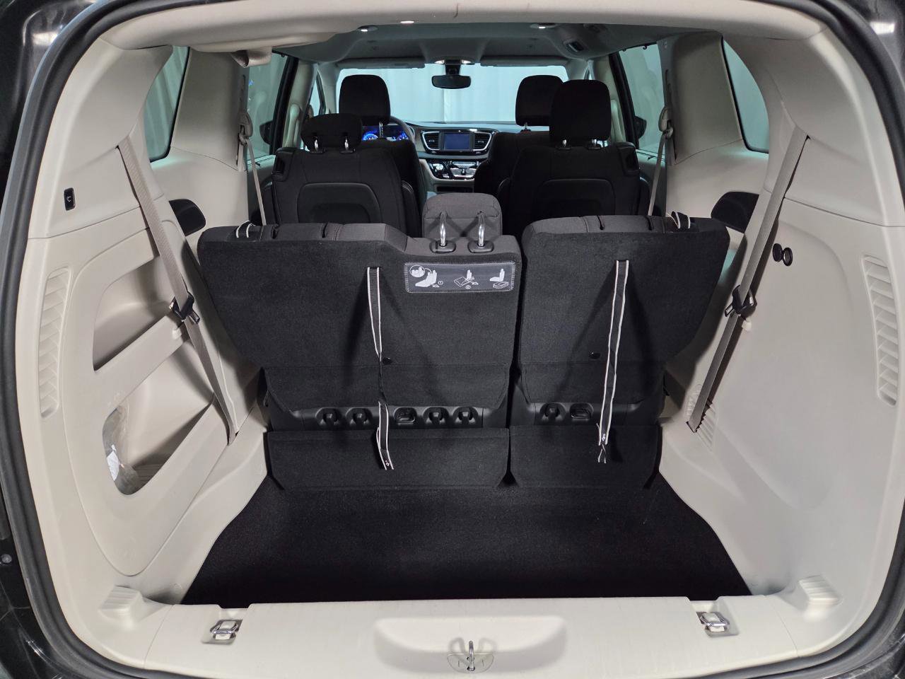 Used 2018 Chrysler Pacifica Touring Plus w/ Tire & Wheel Group image 9