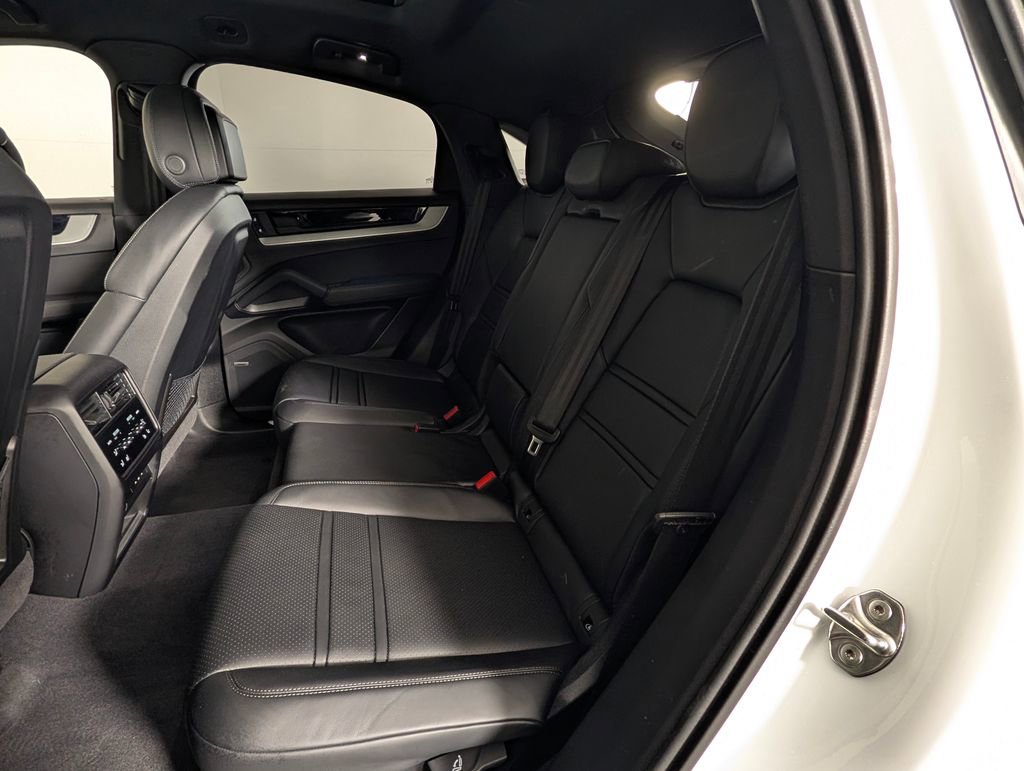 Certified 2025 Porsche Cayenne Coupe image 24