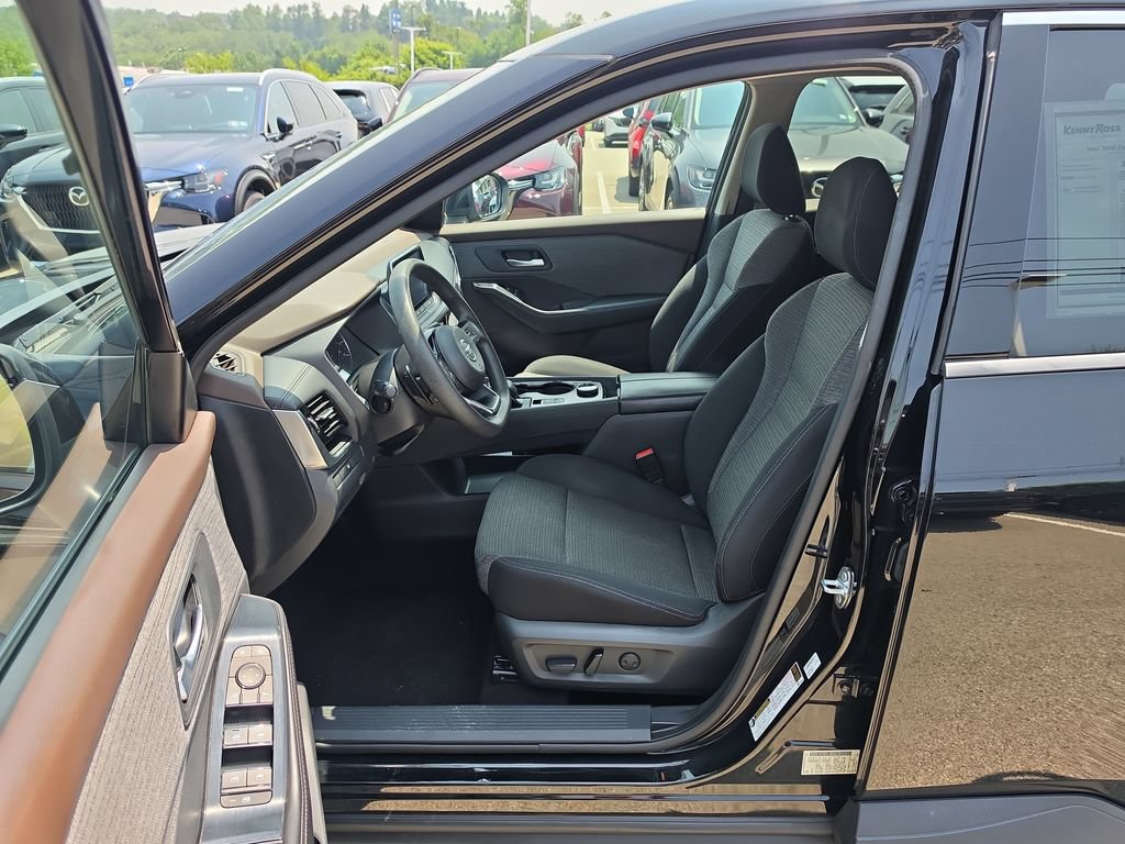 Used 2021 Nissan Rogue SV AWD/4WD image 9