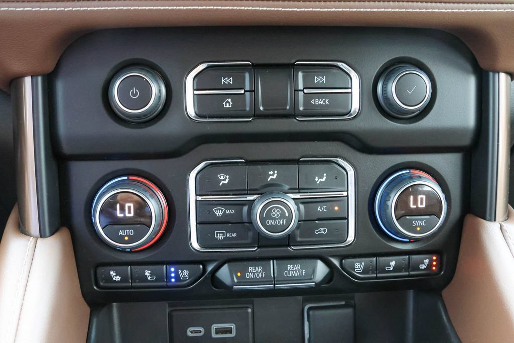 Used 2024 Chevrolet Tahoe High Country AWD/4WD image 32