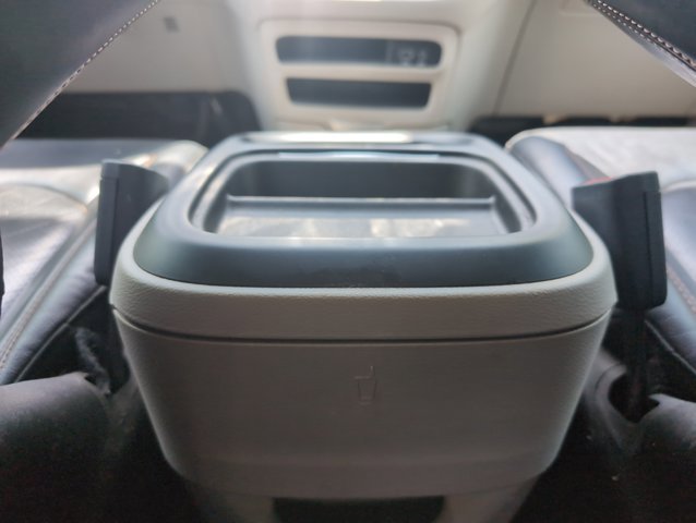 Used 2018 Chrysler Pacifica Touring-L FWD image 18