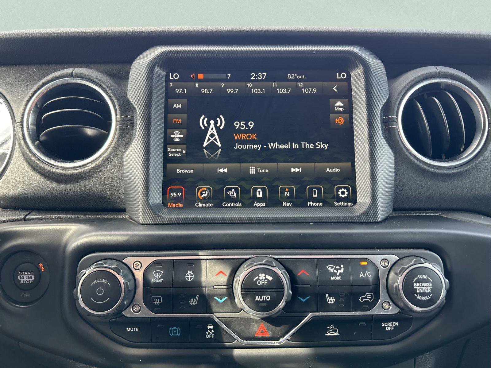 Used 2023 Jeep Wrangler Unlimited Sahara w/ Cold Weather Group image 18