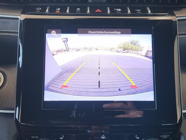 Used 2025 Jeep Grand Cherokee Altitude RWD image 6
