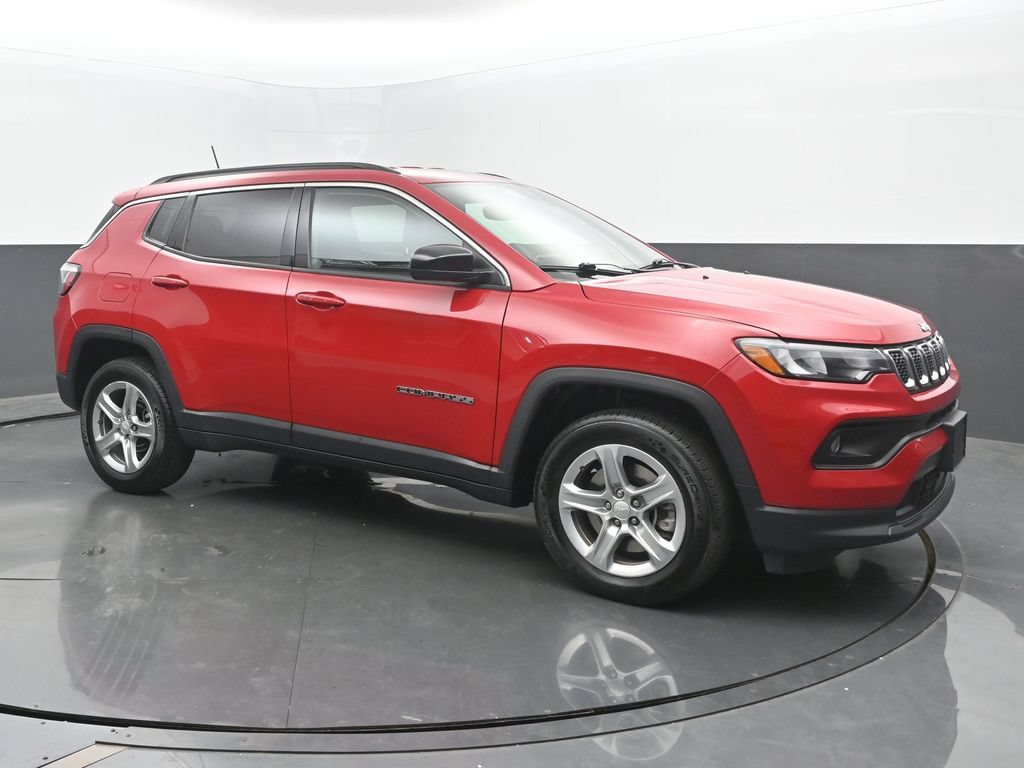 Used 2024 Jeep Compass Latitude AWD/4WD image 7