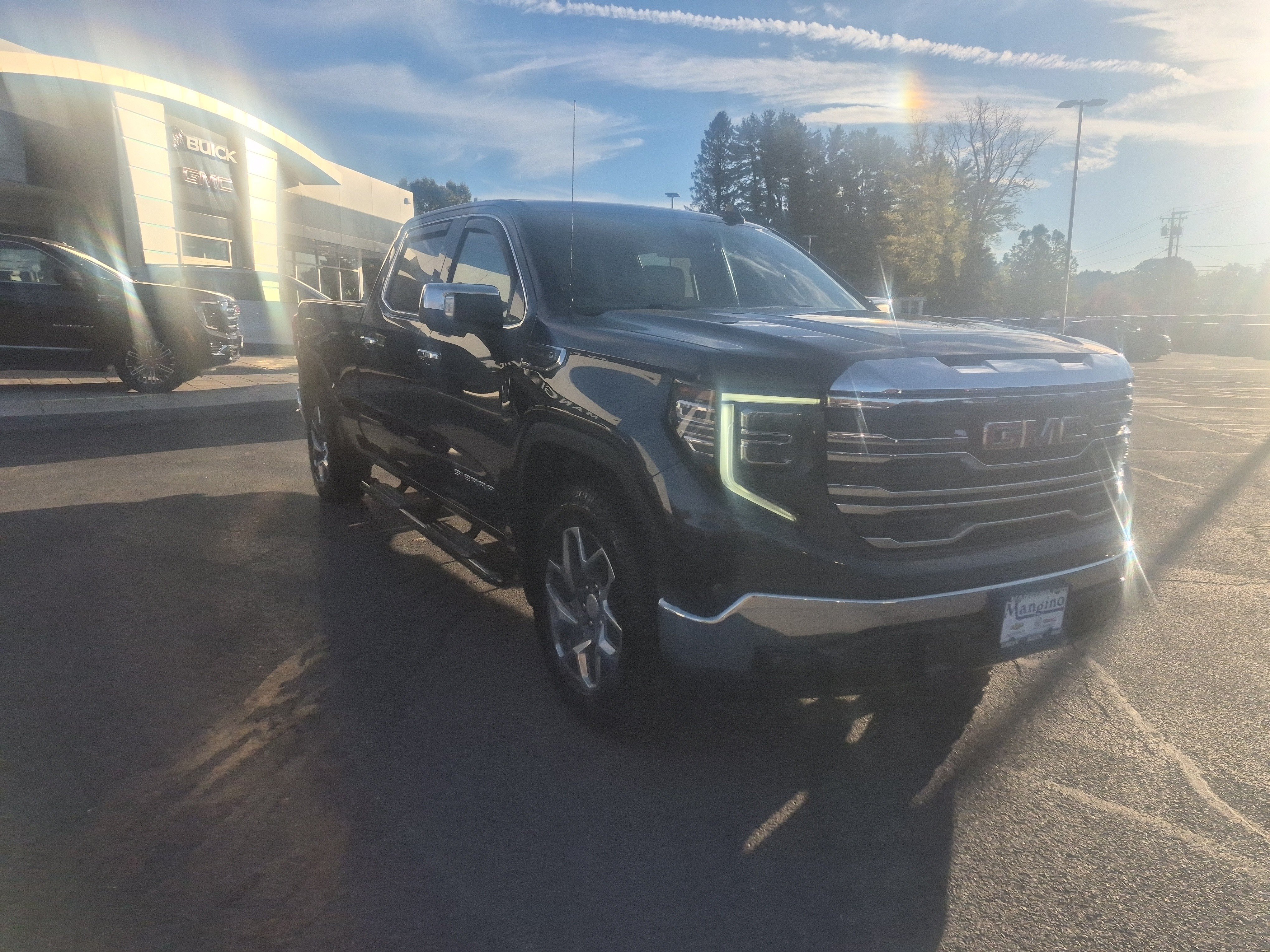 Used 2023 GMC Sierra 1500 SLT w/ SLT Convenience Package AWD/4WD image 6