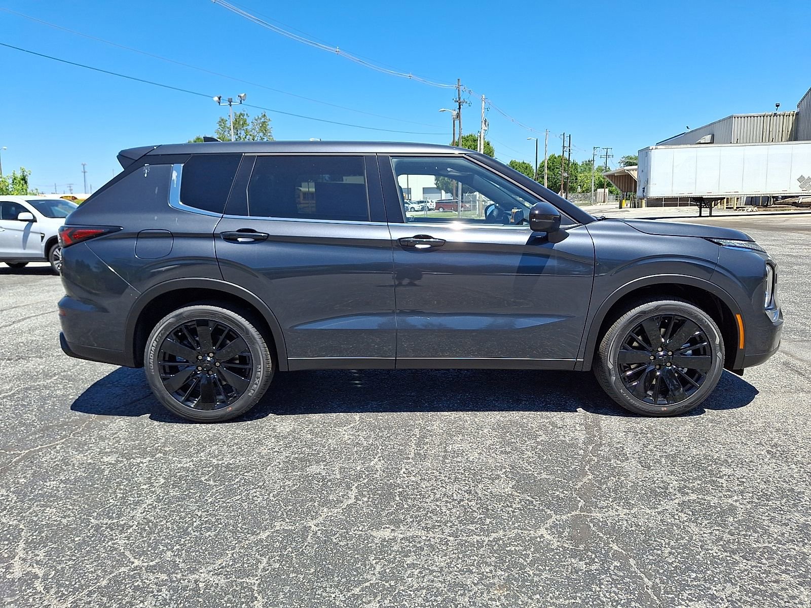New 2026 Mitsubishi Outlander LE AWD/4WD image 9