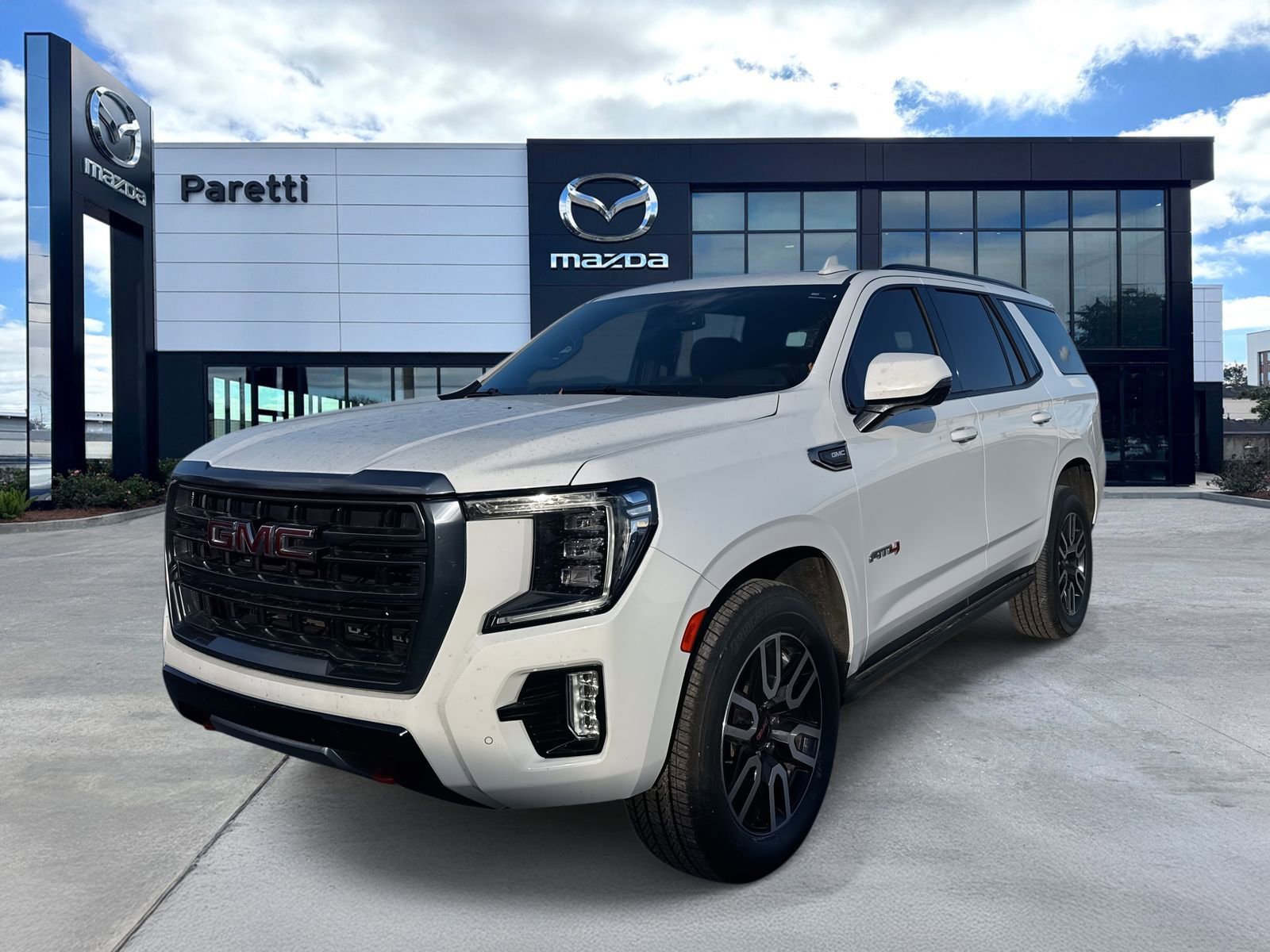 Used 2022 GMC Yukon AT4 image 1