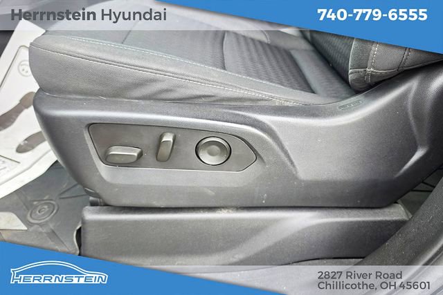 Used 2022 Chevrolet Silverado 1500 Custom AWD/4WD image 17
