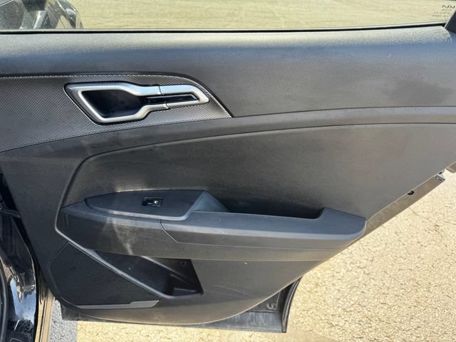 Used 2025 Kia Sportage LX FWD image 15