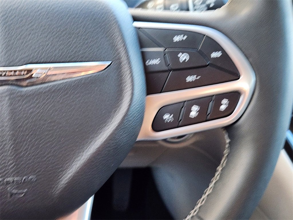 Used 2024 Chrysler Pacifica Touring-L image 20