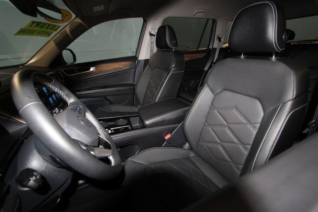 Used 2025 Volkswagen Atlas SE image 4